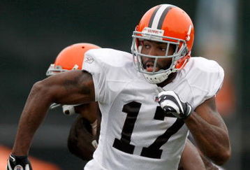 BEREA, OH - AUGUST 07: Braylon Edwards #17 of the Cleveland Browns runs a pass rout during training camp at the Cleveland Browns Training and Administrative Complex on August 7, 2009 in Berea, Ohio.  (Photo by Gregory Shamus/Getty Images)