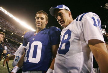 EAST RUTHERFORD, NJ - SEPTEMBER 10:  Quarterback Eli Manning #10 of the New York Giants (L) congratulates his brother quarterback Peyton Manning #18 of the Indianapolis Colts on his 26-21 victory on September 10, 2006 at Giants Stadium in East Rutherford, New Jersey.  (Photo by Jim McIsaac/Getty Images)
