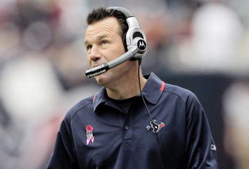 HOUSTON - OCTOBER 04: Head coach Gary Kubiak of the Houston Texans checks the scoreboard during a game against the Oakland Raiders at Reliant Stadium on October 4, 2009 in Houston, Texas.  (Photo by Bob Levey/Getty Images)