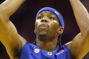 KANSAS CITY, MO - NOVEMBER 25: Alex Tyus #23 of the Florida Gators looks to move the ball against the Washington Huskies during the CBE Classic consolation game on November 25, 2008 at the Sprint Center in Kansas City, Missouri. (Photo by: Jamie Squire/Getty Images)