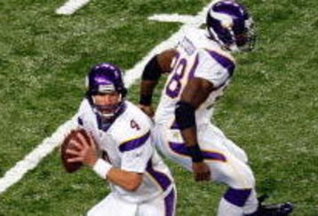 ST. LOUIS - OCTOBER 11:  Quarterback Brett Favre #4 of the Minnesota Vikings drops back to pass against the St. Louis Rams at Edward Jones Dome on October 11, 2009 in St. Louis, Missouri.  (Photo by Ronald Martinez/Getty Images)