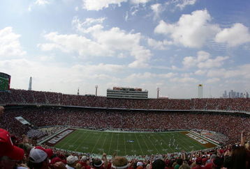 DALLAS - OCTOBER 11:  A general view of the Oklahoma Sooners and the Texas Longhorns during the Red River Rivalry at the Cotton Bowl on October 11, 2008 in Dallas, Texas.  (Photo by Ronald Martinez/Getty Images)