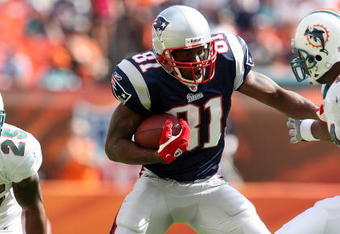 MIAMI - NOVEMBER 23:  Wide receiver Randy Moss #81 of the New England Patriots looks for room to run while taking on the Miami Dolphins at Dolphin Stadium on November 23, 2008 in Miami, Florida. The Patriots defeated the Dolphins 48-28.  (Photo by Doug Benc/Getty Images)