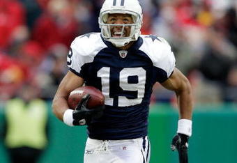 KANSAS CITY, MO - OCTOBER 11:  Miles Austin #19 of the Dallas Cowboys breaks a tackle and continues to the endzone for the first of his two touchdowns during the game against the Kansas City Chiefs on October 11, 2009 at Arrowhead Stadiumin Kansas City, Missouri.  (Photo by Jamie Squire/Getty Images)