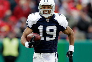 KANSAS CITY, MO - OCTOBER 11:  Miles Austin #19 of the Dallas Cowboys breaks a tackle and continues to the endzone for the first of his two touchdowns during the game against the Kansas City Chiefs on October 11, 2009 at Arrowhead Stadiumin Kansas City, Missouri.  (Photo by Jamie Squire/Getty Images)