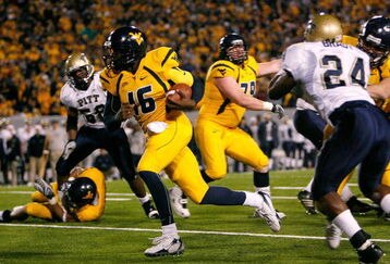 MORGANTOWN, WV - DECEMBER 1:  Backup quarterback Jarrett Brown #16 of the West Virginia Mountaineers rushes in for a touchdown against the Pittsburgh Panthers during the first half at Milan Puskar Stadium December 1, 2007 in Morgantown, West Virginia.  (Photo by Kevin C. Cox/Getty Images)