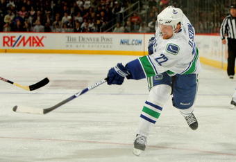 DENVER - OCTOBER 03:  Daniel Sedin #22 of the Vancouver Canucks takes a shot against the Colorado Avalanche during NHL action at the Pepsi Center on October 3, 2009 in Denver, Colorado. The Avalanche defeated the Canucks 3-0.  (Photo by Doug Pensinger/Getty Images)