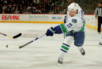 DENVER - OCTOBER 03:  Daniel Sedin #22 of the Vancouver Canucks takes a shot against the Colorado Avalanche during NHL action at the Pepsi Center on October 3, 2009 in Denver, Colorado. The Avalanche defeated the Canucks 3-0.  (Photo by Doug Pensinger/Getty Images)