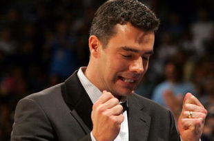 WESTWOOD, CA - JANUARY 12:  Head Coach Tony Bennett of the Washington State University Cougars reacts after the UCLA Bruins scored late in the second half of their NCAA Pac-10 game on January 12, 2008 at Pauley Pavilion in Westwood, California.  The Bruins defeated the Cougars 81-74.  (Photo by Victor Decolongon/Getty Images)