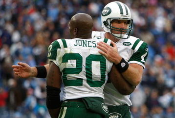 NASHVILLE, TN - NOVEMBER 23:  Quarterback Brett Favre #4 of the New York Jets celebrates with Thomas Jones #20 after a touchdown against the Tennessee Titans during the game at LP Field on November 23, 2008 in Nashville, Tennessee.  (Photo by Kevin C. Cox/Getty Images)