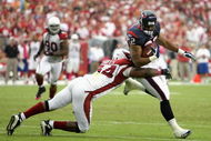 GLENDALE, AZ - OCTOBER 11: Runningback Chris Brown #22 of the Houston Texans runs with the ball after a reception under pressure from Gerald Hayes #54 of the Arizona Cardinals during the NFL game at the Universtity of Phoenix Stadium on October 11, 2009 in Glendale, Arizona. (Photo by Christian Petersen/Getty Images)