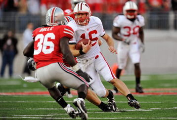COLUMBUS, OH - OCTOBER 10:  Quarterback Scott Tolzien #16 of the Wisconsin Badgers looks for running room as Brian Rolle #36 of the Ohio State Buckeyes closes in for the tackle at Ohio Stadium on October 10, 2009 in Columbus, Ohio.  (Photo by Jamie Sabau/Getty Images)