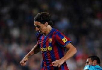 BARCELONA, SPAIN - OCTOBER 03:  Zlatan Ibrahimovic (C) of Barcelona duels for the ball with Hernan Dario (R) and Hernan Bernardello of Almeria during the La Liga match between Barcelona and Almeria at the Camp Nou Stadium on October 3, 2009 in Barcelona, Spain. Barcelona won the match 1-0.  (Photo by Jasper Juinen/Getty Images)
