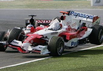 SUZUKA, JAPAN - OCTOBER 9:  Jarno Trulli of Italy and Toyota collides with Takuma Sato of Japan and BAR during the Japan F1 Grand Prix at the Suzuka Circuit on October 9, 2005 in Suzuka, Japan.  (Photo by Clive Mason/Getty Images)