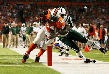 MIAMI - OCTOBER 12:  Linebacker David Harris #52 of the New York Jets stops running back Ricky Williams #34 of the Miami Dolphins from reaching the end-zone at Land Shark Stadium on October 12, 2009 in Miami, Florida. The Dolphins defeated the Jets 31-27.  (Photo by Doug Benc/Getty Images)