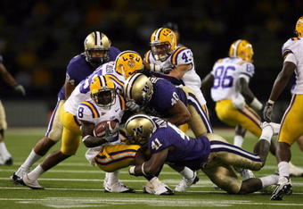SEATTLE - SEPTEMBER 5:  Mason Foster #40 and Victor Aiyewa #41 of the Washington Huskies tackles Trindon Holliday #8 of the LSU Tigers on September 5, 2009 at Husky Stadium in Seattle, Washington. The LSU Tigers defeated the Washington Huskies 31-23. (Photo by Otto Greule Jr/Getty Images)
