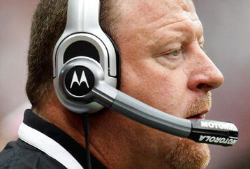 HOUSTON - OCTOBER 04:  Head coach Tom Cable of the Oakland Raiders at Reliant Stadium on October 4, 2009 in Houston, Texas.  (Photo by Ronald Martinez/Getty Images)