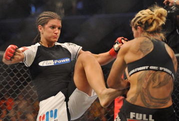 SAN JOSE, CA - AUGUST 15:  Cris Cyborg (R) battles Gina Carano during their Middleweight Championship fight at Stikeforce: Carano vs. Cyborg on August 15, 2009 in San Jose, California.  (Photo by Jon Kopaloff/Getty Images)