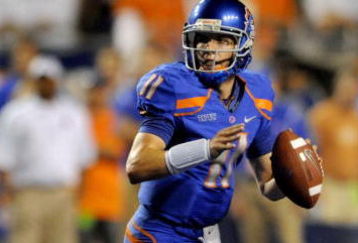 BOISE, ID - SEPTEMBER 3: Quarterback Kellen Moore #6 of the Boise State Broncos looks to throw a pass in the third quarter of the game against the Oregon Ducks at Bronco Stadium on September 3, 2009 in Boise, Idaho. Boise State won the game 19-8. (Photo by Steve Dykes/Getty Images)