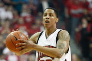 LAS VEGAS - JANUARY 17: Tre'Von Willis #33 of the UNLV Rebels looks to pass against the Wyoming Cowboys during the game at the Thomas & Mack Center January 17, 2009 in Las Vegas, Nevada. UNLV won 83-66. (Photo by Ethan Miller/Getty Images)