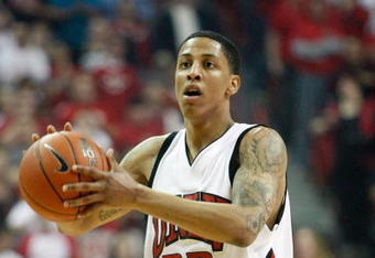 LAS VEGAS - JANUARY 17:  Tre'Von Willis #33 of the UNLV Rebels looks to pass against the Wyoming Cowboys during the game at the Thomas & Mack Center January 17, 2009 in Las Vegas, Nevada. UNLV won 83-66.  (Photo by Ethan Miller/Getty Images)