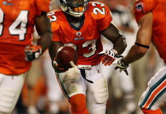 MIAMI - OCTOBER 12:  Running back Ronnie Brown #23 of the Miami Dolphins prepares to hand the ball off against the New York Jets at Land Shark Stadium on October 12, 2009 in Miami, Florida. The Dolphins defeated the Jets 31-27.  (Photo by Doug Benc/Getty Images)