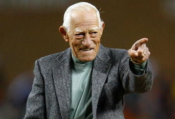 DETROIT - OCTOBER 22:  Former manager of the Detroit Tigers Sparky Anderson gestures prior to throwing out the cerimonial first pitch prior to Game Two of 2006 World Series between the Detroit Tigers and the St. Louis Cardinals October 22, 2006 at Comerica Park in Detroit, Michigan.   (Photo by Jamie Squire/Getty Images)