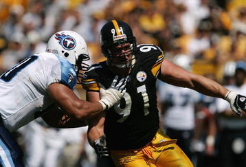 PITTSBURGH - SEPTEMBER 11:  Defensive end Aaron Smith #91 of the Pittsburgh Steelers tries to get around tackle Jacob Bell #60 of the Tennessee Titans during a game at Heinz Field on September 11, 2005 in Pittsburgh, Pennsylvania.  The Steelers defeated the Titans 34-7. (Photo by Jonathan Daniel/Getty Images)