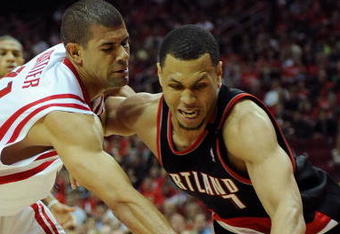 HOUSTON - APRIL 24:  Guard Brandon Roy #7 of the Portland Trail Blazers dribbles the ball past Shane Battier #31 of the Houston Rockets in Game Three of the Western Conference Quarterfinals during the 2009 NBA Playoffs at Toyota Center on April 24, 2009 in Houston, Texas. NOTE TO USER: User expressly acknowledges and agrees that, by downloading and or using this photograph, User is consenting to the terms and conditions of the Getty Images License Agreement.  (Photo by Ronald Martinez/Getty Images)