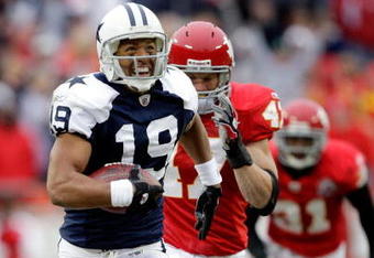 KANSAS CITY, MO - OCTOBER 11:  Miles Austin #19 of the Dallas Cowboys carries the ball into the endzone for a touchdown to win the game in overtime during the game against the Kansas City Chiefs on October 11, 2009 at Arrowhead Stadiumin Kansas City, Missouri.  (Photo by Jamie Squire/Getty Images)