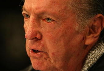 ALAMEDA, CA - SEPTEMBER 30:  Oakland Raiders owner Al Davis speaks during a press conference to announce the firing of head coach Lane Kiffin of the Oakland Raiders at thier training facility on Septemer 30, 2008 in Alameda, California.  (Photo by Jed Jacobsohn/Getty Images)