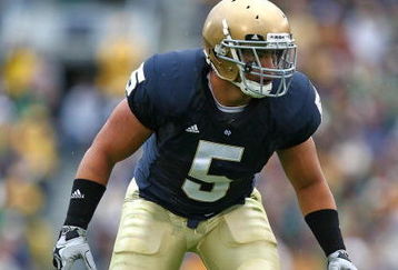 SOUTH BEND, IN - OCTOBER 03: Manti Te'o #5 of the Notre Dame Fighting Irish awaits the start of play against the Washington Huskies on October 3, 2009 at Notre Dame Stadium in South Bend, Indiana. Notre Dame defeated Washington 37-30 in overtime. (Photo by Jonathan Daniel/Getty Images)