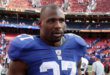 EAST RUTHERFORD, NJ - OCTOBER 11:  Brandon Jacobs #27 of the New York Giants walks off the field after defeating the Oakland Raiders on October 11, 2009 at Giants Stadium in East Rutherford, New Jersey. The Giants defeated the Raiders 44-7.  (Photo by Jim McIsaac/Getty Images)