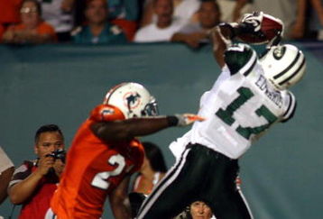 MIAMI - OCTOBER 12:  Receiver Braylon Edwards #17 of the New York Jets catches a pass against the Miami Dolphins at Land Shark Stadium on October 12, 2009 in Miami, Florida.  (Photo by Marc Serota/Getty Images)