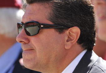 LANDOVER, MD - OCTOBER 4:  Owner Daniel Snyder of the Washington Redskins watches pregame action before the game against the Tampa Bay Buccaneers at FedExField on October 4, 2009 in Landover, Maryland. The Redskins defeated the Buccaneers 16-13. (Photo by Larry French/Getty Images)
