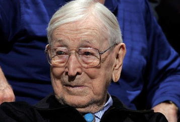WESTWOOD, CA - JANUARY 29:  Former coach John Wooden of the UCLA Bruins watches as the Bruins take on the University of California Golden Bears at Pauley Pavilion January 29, 2009 in Westwood, California. UCLA won, 81-66.  (Photo by Kevork Djansezian/Getty Images)