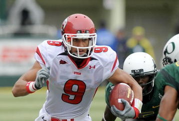 EUGENE, OR - SEPTEMBER 19: Aiona Key #9 of the Utah Utes eludes the tackle of Walter Thurmond III #6 as he runs for yardage after a pass reception in the second quarter of the game at Autzen Stadium on September 19, 2009 in Eugene, Oregon. Oregon won the game 31-24. (Photo by Steve Dykes/Getty Images)