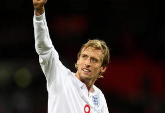 LONDON, ENGLAND - OCTOBER 14:  Peter Crouch of England celebrates at the end of the FIFA 2010 World Cup Qualifying Group 6 match between England and Belarus at Wembley Stadium on October 14, 2009 in London, England.  (Photo by Phil Cole/Getty Images)