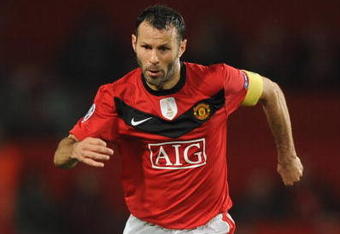 MANCHESTER, ENGLAND - SEPTEMBER 30:   Ryan Giggs of Manchester United in action during the UEFA Champions League Group B match between Manchester United and VfL Wolfsburg at Old Trafford on September 30, 2009 in Manchester, England.  (Photo by Laurence Griffiths/Getty Images)