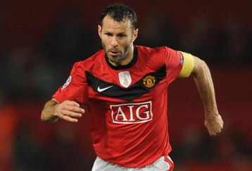 MANCHESTER, ENGLAND - SEPTEMBER 30:   Ryan Giggs of Manchester United in action during the UEFA Champions League Group B match between Manchester United and VfL Wolfsburg at Old Trafford on September 30, 2009 in Manchester, England.  (Photo by Laurence Griffiths/Getty Images)