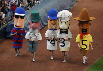 MILWAUKEE - JULY 1: The Klement's Sausage Race takes place during the game between the New York Mets and the Milwaukee Brewers at Miller Park on July 1, 2009 in Milwaukee, Wisconsin.  (Photo by Jonathan Daniel/Getty Images)