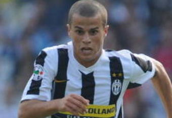TURIN, ITALY - SEPTEMBER 27:  Sebastian Giovinco of Juventus FC in action during the Serie A match between Juventus FC and Bologna FC at Olimpico Stadium on September 27, 2009 in Turin, Italy.  (Photo by Valerio Pennicino/Getty Images)