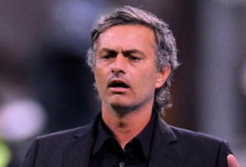 MILAN, ITALY - OCTOBER 03:  Head coach Jose Mourinho of Inter Milan gestures during the Serie A match between FC Internazionale Milano and Udinese Calcio at Stadio Giuseppe Meazza on October 3, 2009 in Milan, Italy.  (Photo by Claudio Villa/Getty Images)