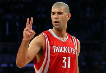 LOS ANGELES, CA - MAY 12:  Shane Battier #31 of the Houston Rockets holds up two fingers in the second half against the Los Angeles Lakers in Game Five of the Western Conference Semifinals during the 2009 NBA Playoffs at Staples Center on May 12, 2009 in Los Angeles, California. NOTE TO USER: User expressly acknowledges and agrees that, by downloading and or using this photograph, User is consenting to the terms and conditions of the Getty Images License Agreement.  (Photo by Stephen Dunn/Getty Images)