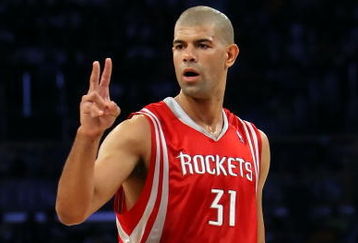 LOS ANGELES, CA - MAY 12:  Shane Battier #31 of the Houston Rockets holds up two fingers in the second half against the Los Angeles Lakers in Game Five of the Western Conference Semifinals during the 2009 NBA Playoffs at Staples Center on May 12, 2009 in Los Angeles, California. NOTE TO USER: User expressly acknowledges and agrees that, by downloading and or using this photograph, User is consenting to the terms and conditions of the Getty Images License Agreement.  (Photo by Stephen Dunn/Getty Images)