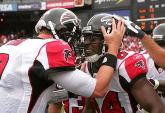 SAN FRANCISCO - OCTOBER 11:  Roddy White #84 of the Atlanta Falcons is congratulated by Matt Ryan #2 after White scored a touchdown against the San Francisco 49ers at Candlestick Park on October 11, 2009 in San Francisco, California.  (Photo by Ezra Shaw/Getty Images)