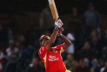 PORT ELIZABETH, SOUTH AFRICA - APRIL 20:  Robin Uthappa of Bangalore hits out during IPL T20 match between Chennai Super Kings and Royal Challengers Bangalore at St Georges Cricket Ground on April 20, 2009 in Port Elizabeth, South Africa.  (Photo by Tom Shaw/Getty Images)