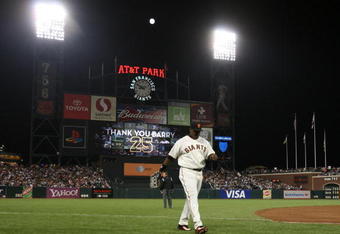 SAN FRANCISCO - SEPTEMBER 26:  Barry Bonds #25 of the San Francisco Giants walks back to the dugout against the San Diego Padres during a Major League Baseball game on September 26, 2007 at AT&T Park in San Francisco, California.  (Photo by Jed Jacobsohn/Getty Images)