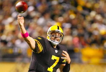 PITTSBURGH - OCTOBER 4:  Quarterback Ben Roethlisberger #7 of the Pittsburgh Steelers passes the ball in the first quarter against the San Diego Chargers at Heinz Field on October 4, 2009 in Pittsburgh, Pennsylvania. (Photo by Gregory Shamus/Getty Images)