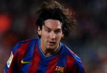 BARCELONA, SPAIN - OCTOBER 03:  Lionel Messi of Barcelona controls the ball during the La Liga match between Barcelona and Almeria at the Camp Nou Stadium on October 3, 2009 in Barcelona, Spain. Barcelona won the match 1-0.  (Photo by Jasper Juinen/Getty Images)